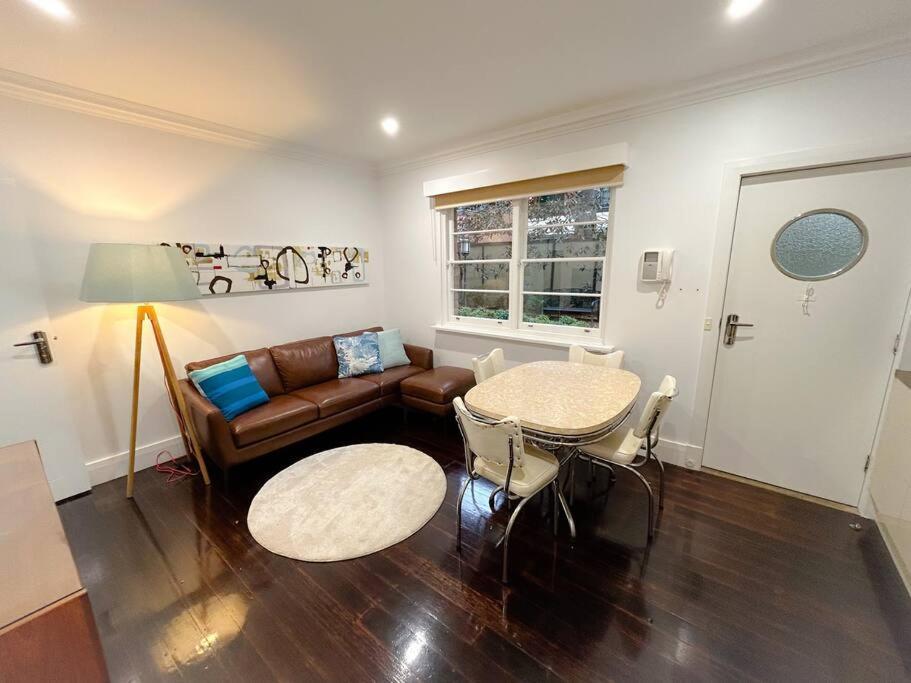 Апартаменты East Melbourne Unit With Courtyard Экстерьер фото